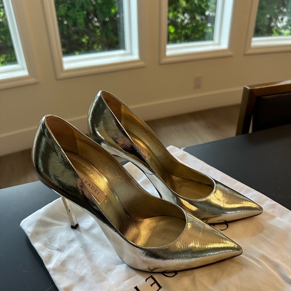 Casadei Gold pumps 38